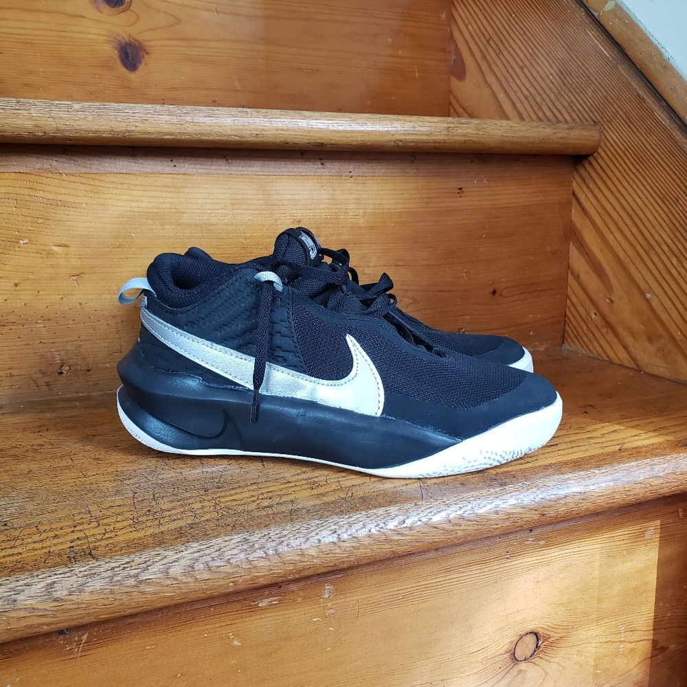 Nike Team Hustle D 10